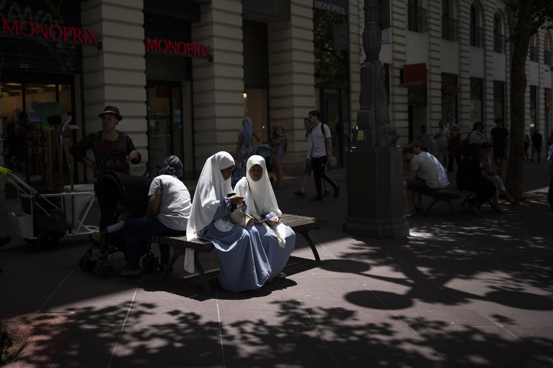APTOPIX France Heat Wave